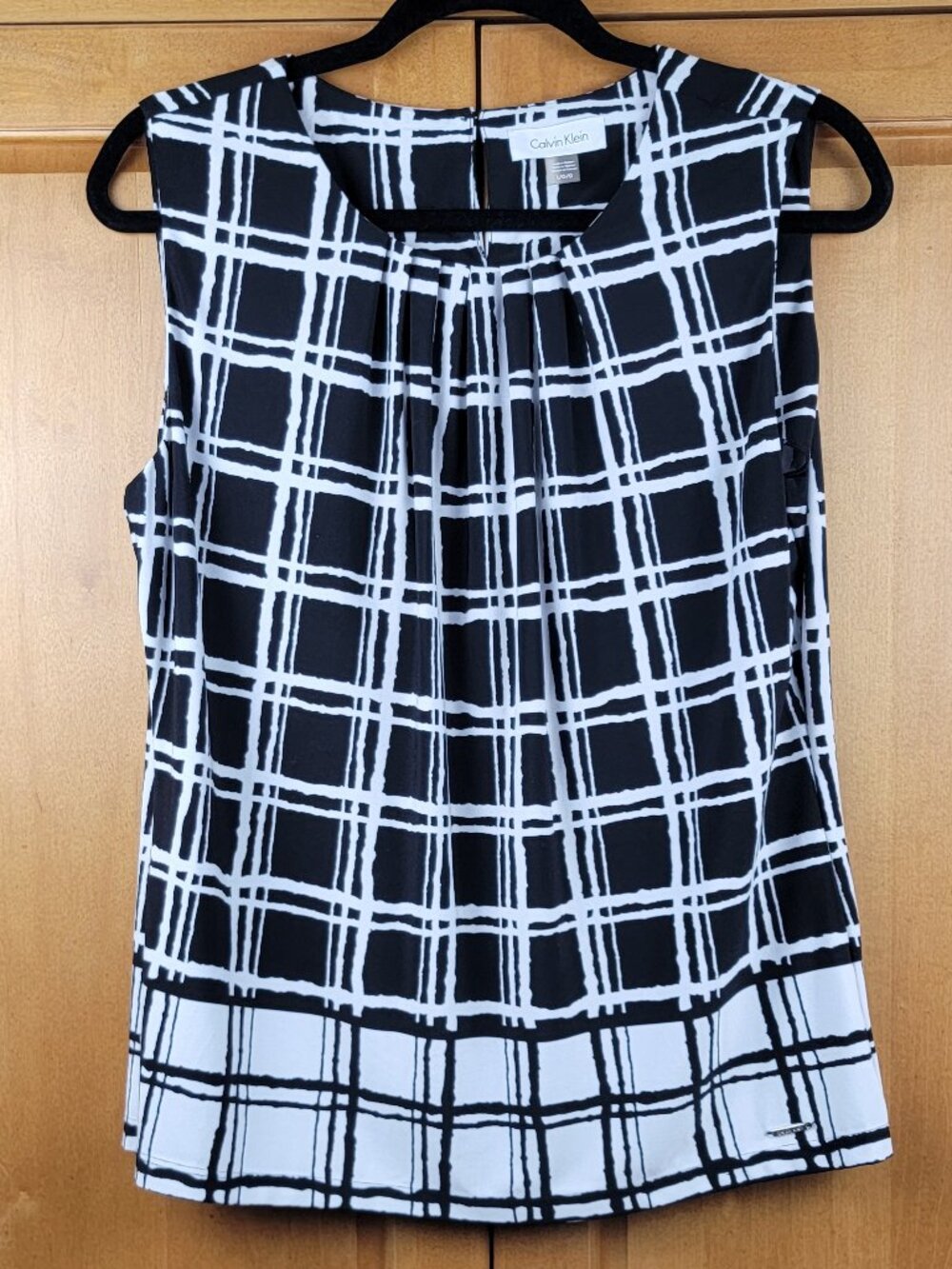 Calvin Klein Black & White Graphic Print Pleated Neck Sleeveless Blouse - L